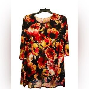 Women’s size XL pull over short sleeve shirt